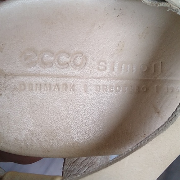 ECCO SIMPIL LEATHER SANDAL VALCRO CLOSURE SIZE 37 CREAM AND SILVER - Picture 8 of 11